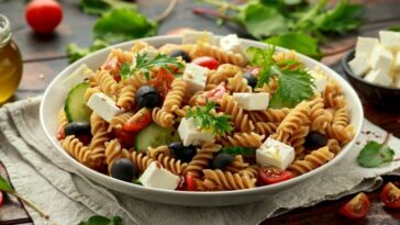 RECEPT ZA GRČKU SALATU SA TESTENINOM: Osvežavajući obrok gotov za 20 minuta