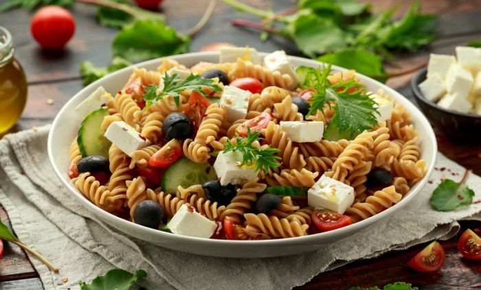 RECEPT ZA GRČKU SALATU SA TESTENINOM: Osvežavajući obrok gotov za 20 minuta RECEPT ZA GRČKU SALATU SA TESTENINOM: Osvežavajući obrok gotov za 20 minuta