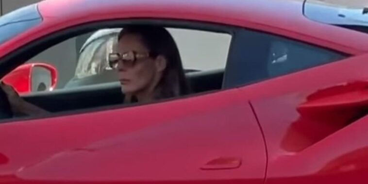 Milena Kačavenda provozala Ferari – Milena Kačavenda provozala Ferari –