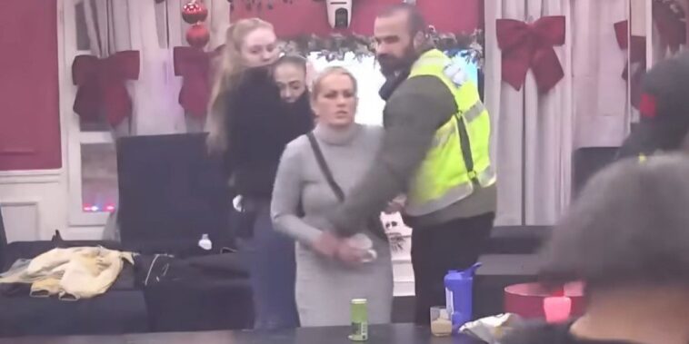Jovana advokatica pljuje po Tik Toku Jovana advokatica pljuje po Tik Toku