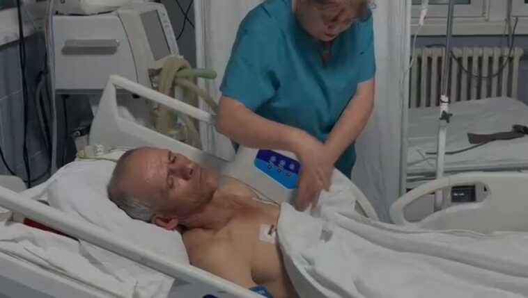 PREBIJENI SRBIN SA KIM SMEŠTEN U ŠOK SOBU, IMA TEŠKE TELESNE POVREDE: Hitno se oglasili iz KBC Kosovska Mitrovica PREBIJENI SRBIN SA KIM SMEŠTEN U ŠOK SOBU, IMA TEŠKE TELESNE POVREDE: Hitno se oglasili iz KBC Kosovska Mitrovica