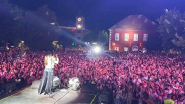POPIS STANOVNIŠTVA U KOLAŠINU: Cela Crna Gora pevala uglas sa Cecom Ražnatović (FOTO)