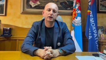 Neka si mu rek’a! Knežević žestoko isprozivao Spajića: Sad imaš dva majbaha, tri Mašana i avion