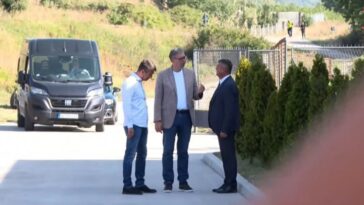 PREDSEDNIK U POSETI TOPLIČKOM OKRUGU: Vučić razgovara sa meštanima Kuršumlije (VIDEO)