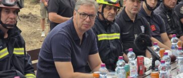 Odlikovanja za vatrogasce heroje! Vučić: Zaslužni su za to što nemamo ni jedan izgubljen život