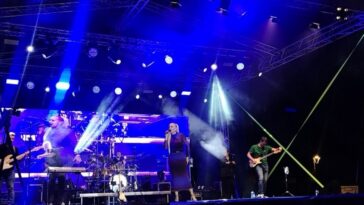 Ivana Selakov podigla Leskovčane na noge i pevala svoje najveće hitove (FOTO)