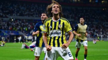 HAOS KAKAV EVROPA NE PAMTI! Mateo Genduzi ušao u rat sa celim stadionom, uletelo obezbeđenje, usledio opšti metež (VIDEO)