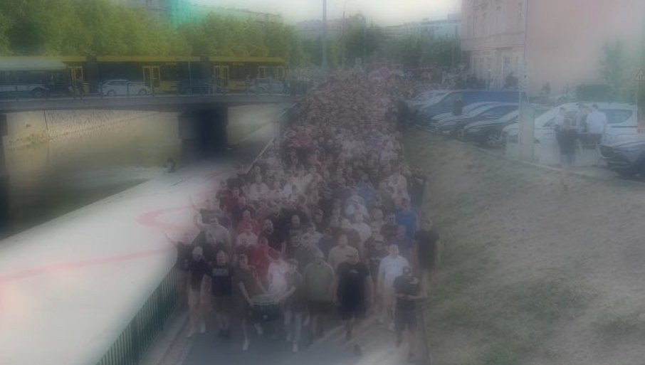 Delije skandirale Ratku Mladiću: Pogledajte korteo Zvezdinih navijača i pesme posvećene generalu (VIDEO)