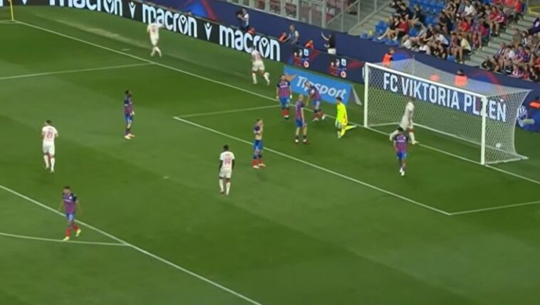 Zvezda primila gol, pa izjednačila posle tri minuta: Pogledajte pogodak kapitena crveno-belih (VIDEO) Zvezda primila gol, pa izjednačila posle tri minuta: Pogledajte pogodak kapitena crveno-belih (VIDEO)