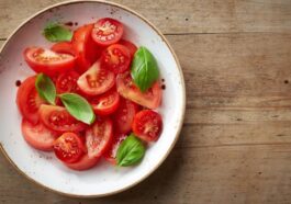 PARADAJZ SALATA VAM UVEK PUSTI VODU? Ovaj trik rešava problem