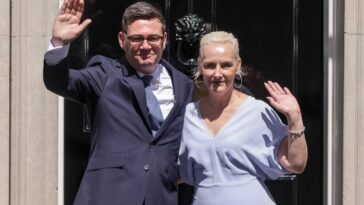 U RIJALITIJU IZABRALA DRUGOG, ON JOJ JE SVE OPROSTIO: Evo zašto svi pričaju o “prvoj dami” Velike Britanije
